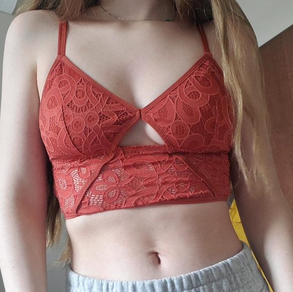 Lace cut out bralette - Picture 2 of 6